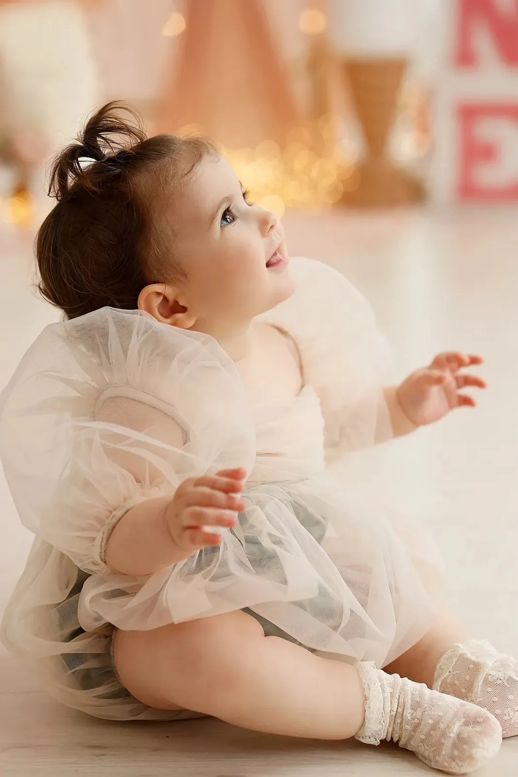 Fotografi shtatëzanie – seancë elegante me dritë të butë dhe kompozim të pastër
