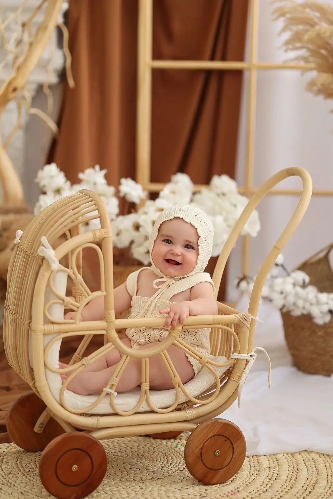 Fotografi shtatëzanie – seancë elegante me dritë të butë dhe kompozim të pastër